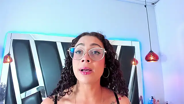 antonelllepiercee online show from March 6, 2025, 11:36 am