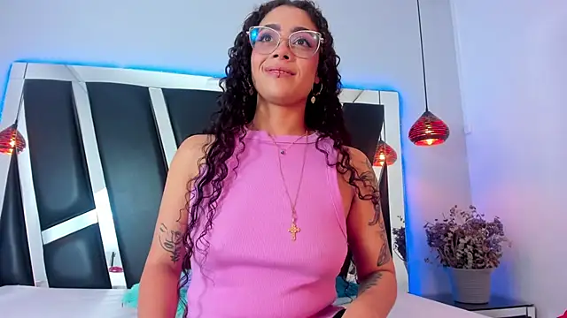 antonelllepiercee online show from March 16, 2025, 11:38 am