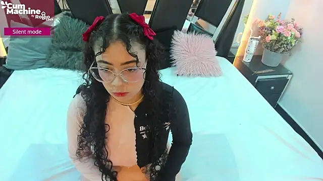 antonelllepiercee online show from October 10, 2025, 11:31 am