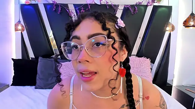 antonelllepiercee online show from February 3, 2026, 11:26 am