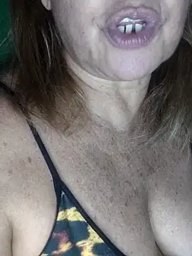 Kasandra Ho online show from November 19, 2025, 2:22 am