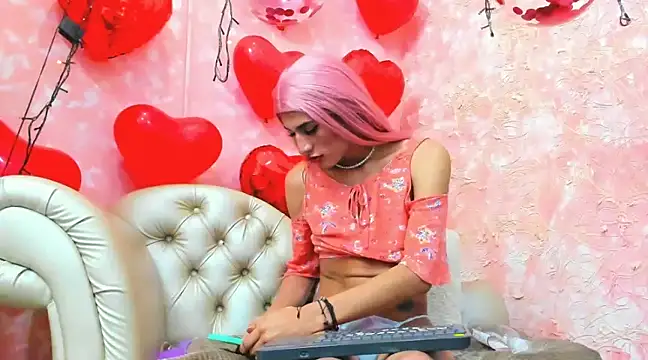 NahomiWhitel online show from February 5, 2025, 6:04 pm