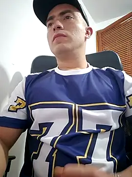 dragon1006 online show from April 15, 2026, 10:43 pm