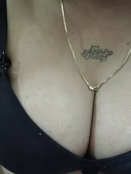 Neha8923 online show from April 10, 2026, 4:55 pm