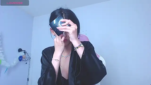 Snapshot of Thalia-megg chatting on December 17, 2024, 5:40 am Thalia-megg online show from December 17, 2024, 5:40 am