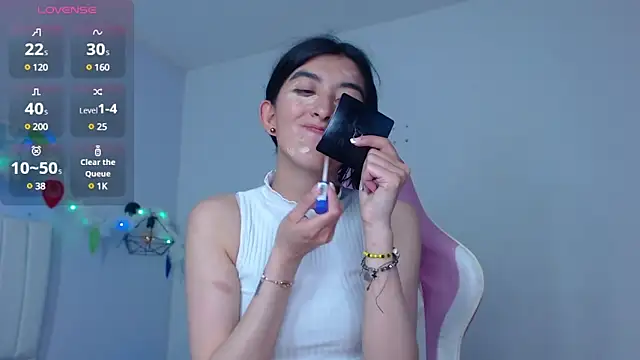 Snapshot of Thalia-megg chatting on December 22, 2024, 5:45 am Thalia-megg online show from December 22, 2024, 5:45 am