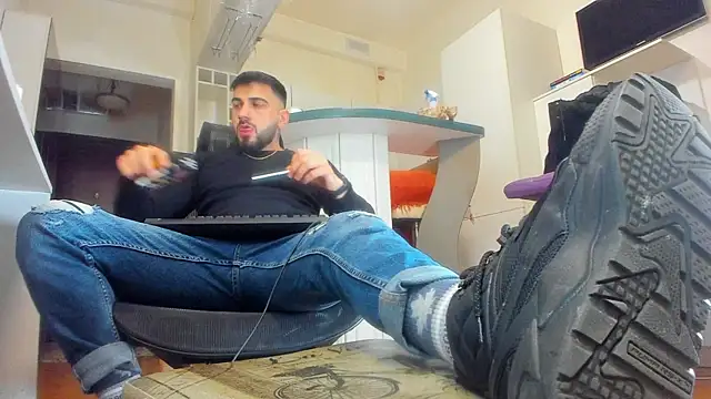 welcometo hell online show from November 12, 2025, 8:19 pm