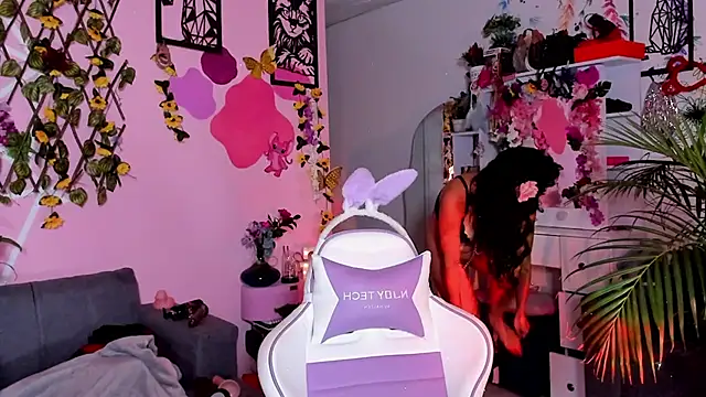 Danielacossio online show from April 7, 2026, 3:51 am