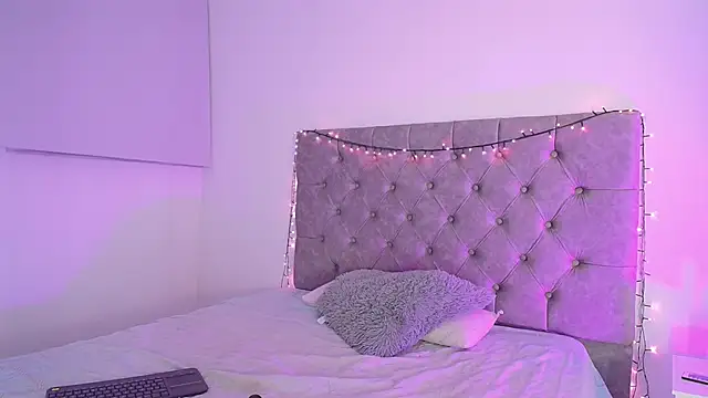  kimtorres   online show from January 19, 2025, 1:43 am