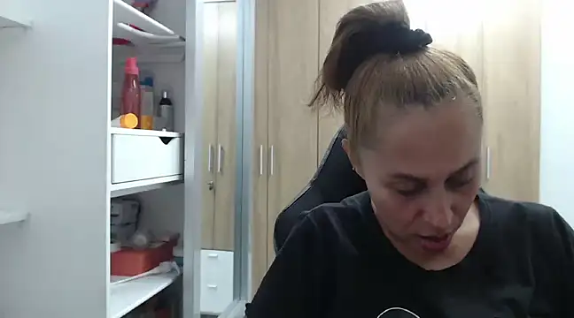 Snapshot of RoxanaLove9 chatting on January 4, 2025, 11:59 pm RoxanaLove9 online show from January 4, 2025, 11:59 pm