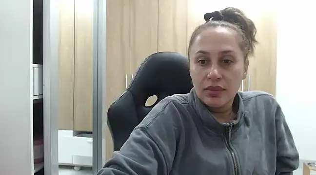 Snapshot of RoxanaLove9 chatting on February 9, 2025, 3:43 am RoxanaLove9 online show from February 9, 2025, 3:43 am