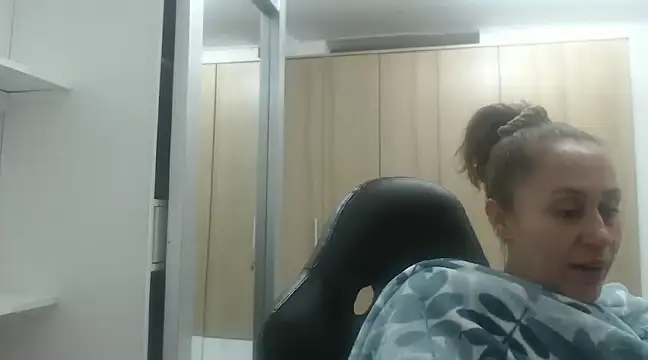 Snapshot of RoxanaLove9 chatting on February 20, 2025, 3:45 am RoxanaLove9 online show from February 20, 2025, 3:45 am