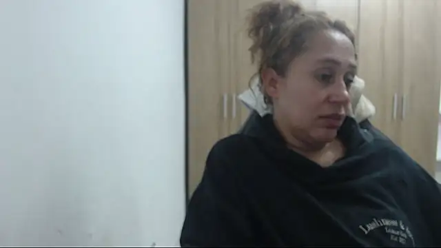 Snapshot of RoxanaLove9 chatting on September 29, 2025, 4:28 am RoxanaLove9 online show from September 29, 2025, 4:28 am