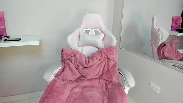 Annie9  online show from February 9, 2025, 7:52 pm