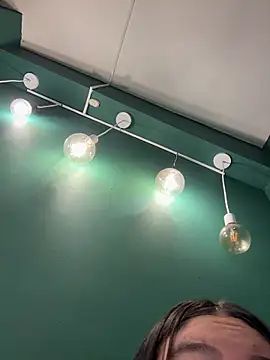 Annie9  online show from December 3, 2025, 3:36 am