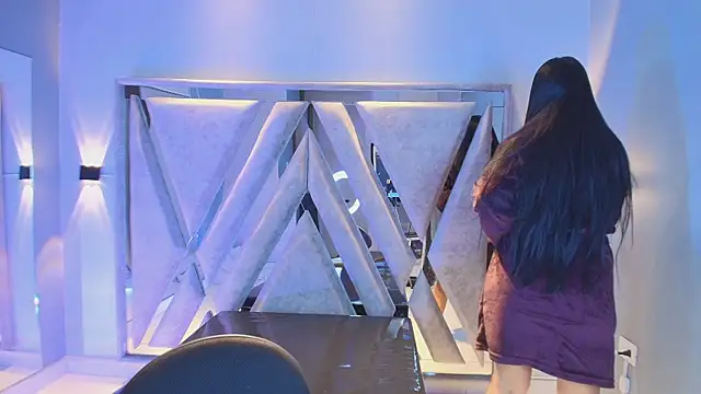 Annie9  online show from February 18, 2026, 4:19 am