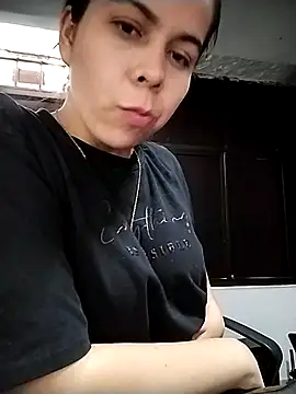 Lucianaferro  online show from October 21, 2025, 3:02 pm