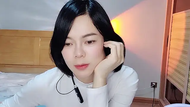 Linda-LL online show from February 12, 2025, 1:27 pm