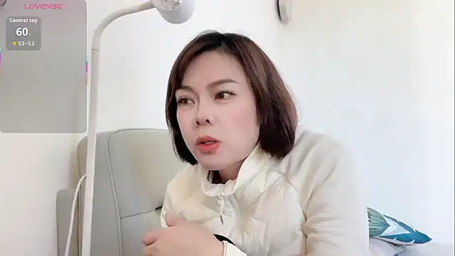 Linda-LL online show from December 1, 2025, 3:55 am