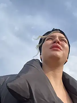 KikiWatson online show from March 14, 2025, 7:15 am