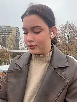 KikiWatson online show from November 15, 2025, 7:05 am