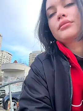 KikiWatson online show from December 5, 2025, 7:06 am