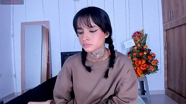 medussa13  online show from February 15, 2025, 1:10 am