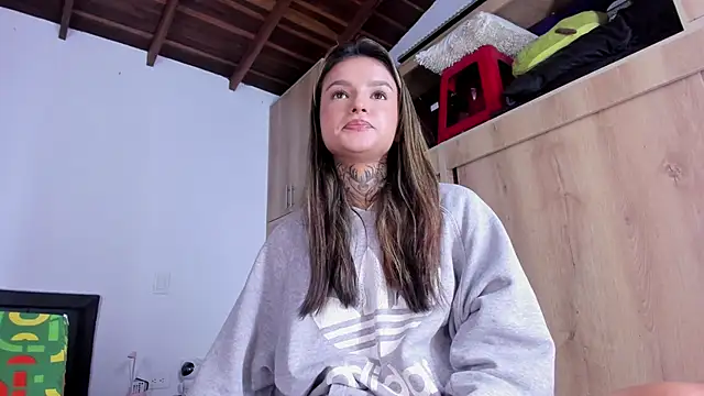 medussa13  online show from September 22, 2025, 1:13 pm