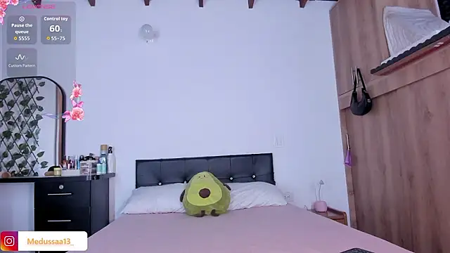 medussa13  online show from March 18, 2026, 12:08 pm