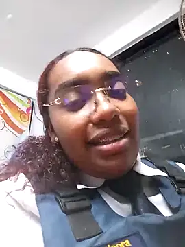 Cinnamon-Skin online show from December 5, 2024, 4:09 am