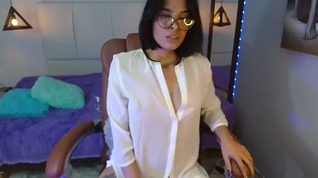 Snapshot of AlessiaVal_ chatting on February 13, 2025, 3:46 pm AlessiaVal online show from February 13, 2025, 3:46 pm