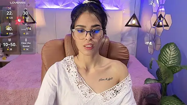 AlessiaVal  online show from November 7, 2025, 1:33 pm