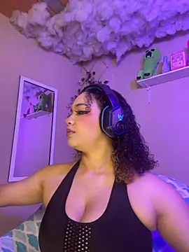 MadelineBenet online show from November 3, 2025, 4:25 am