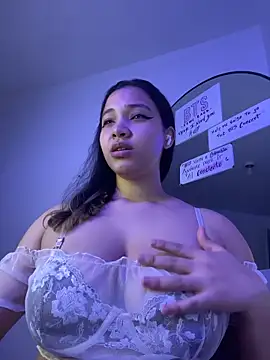 Snapshot of MadelineBenet chatting on January 18, 2026, 1:42 am MadelineBenet online show from January 18, 2026, 1:42 am