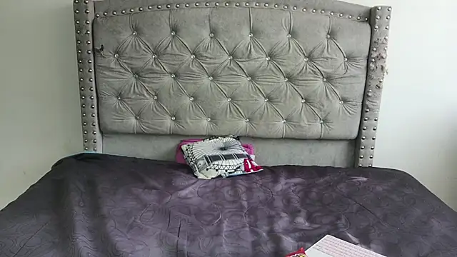 Nesuko kamado  online show from December 21, 2025, 4:25 pm