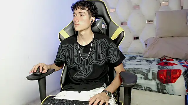 johnny cagee online show from September 19, 2025, 4:03 am