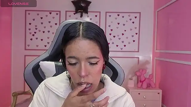 stephania t online show from November 15, 2025, 12:45 pm