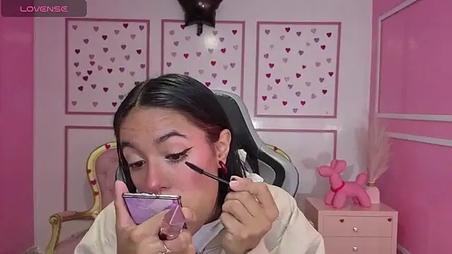 stephania t online show from November 24, 2025, 12:49 pm