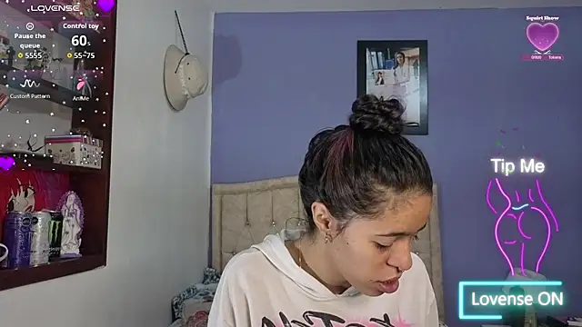 Snapshot of stephania_t chatting on May 22, 2026, 4:34 pm stephania t online show from May 22, 2026, 4:34 pm