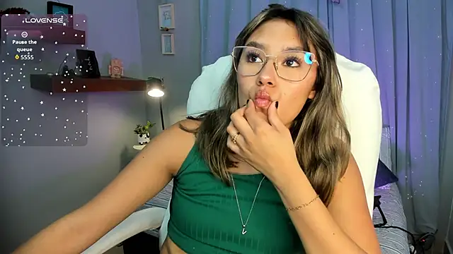  Sophie  miller online show from May 25, 2026, 8:04 pm