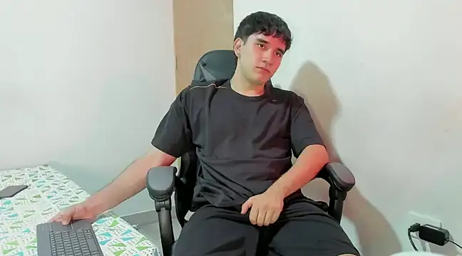 Snapshot of leo030809 chatting on December 5, 2024, 1:36 am leo030809 online show from December 5, 2024, 1:36 am