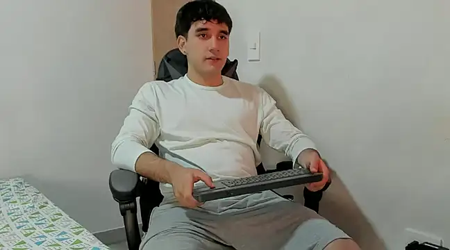 Snapshot of leo030809 chatting on December 6, 2024, 1:18 am leo030809 online show from December 6, 2024, 1:18 am