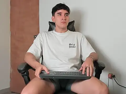 Snapshot of leo030809 chatting on February 21, 2026, 5:14 pm leo030809 online show from February 21, 2026, 5:14 pm