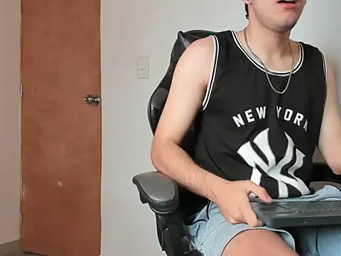 Snapshot of leo030809 chatting on February 23, 2026, 5:10 pm leo030809 online show from February 23, 2026, 5:10 pm