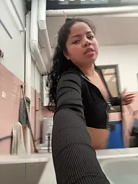 Snapshot of Elaa_euphoria chatting on January 9, 2025, 10:20 pm Elaa euphoria online show from January 9, 2025, 10:20 pm