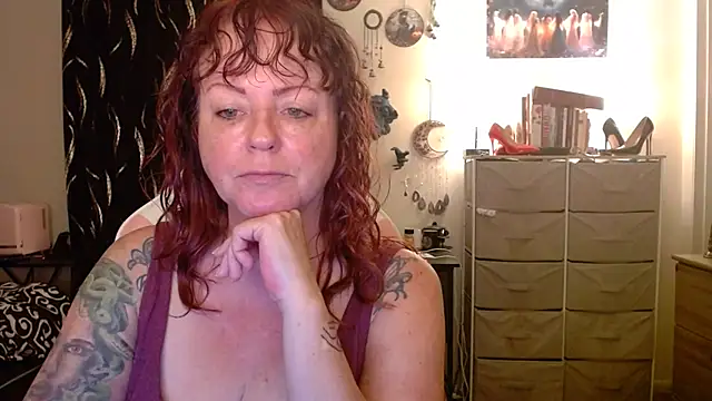 Snapshot of Nikkimastersgirl1091 chatting on April 1, 2026, 1:28 am Nikkimastersgirl1091 online show from April 1, 2026, 1:28 am