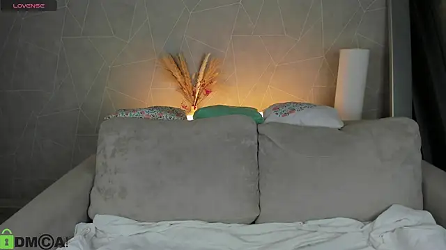 Michelle Blond online show from March 21, 2026, 7:57 am