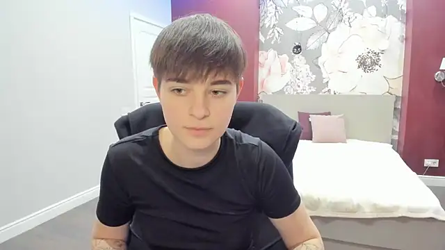 EmiliaYours online show from November 25, 2025, 3:01 pm