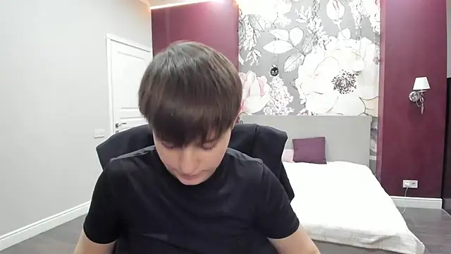 EmiliaYours online show from January 19, 2026, 4:00 pm