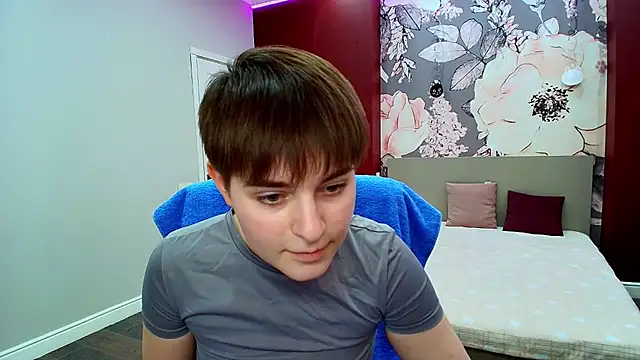 EmiliaYours online show from March 27, 2026, 3:23 pm